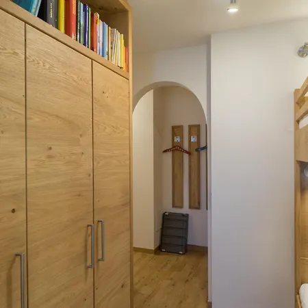 Vollhardt Apartment *