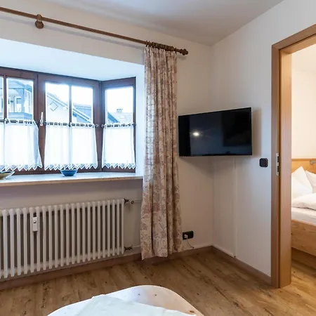 Vollhardt Apartment *